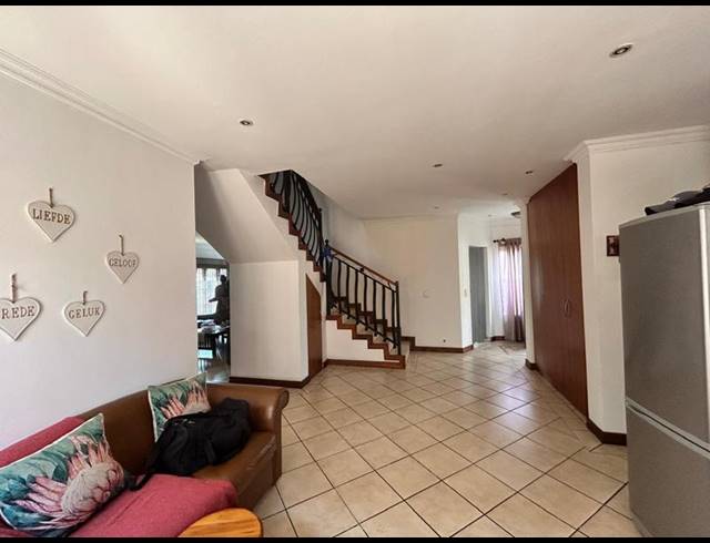 5 BEDROOM HOUSE FOR SALE IN SONNEVELD